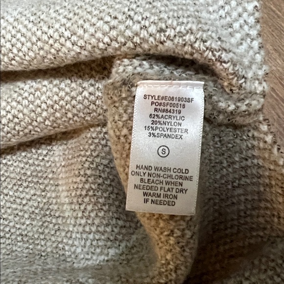 EVOLUTION BY CYRUS
Norta Turtle Neck Plaid Pullover - Picture 4 of 5